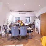 Elegant 3-Bedroom Penthouse In Marble Arch 70