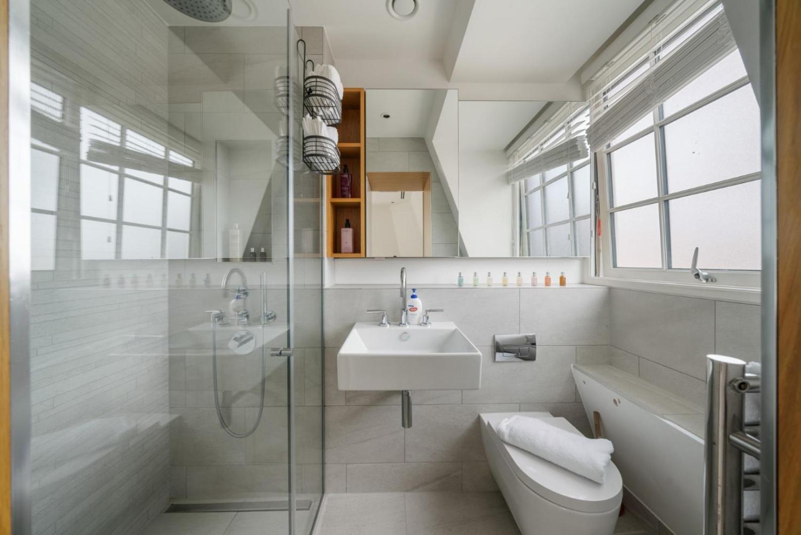 Elegant 3-bedroom Penthouse In Marble Arch 70 Apartment *