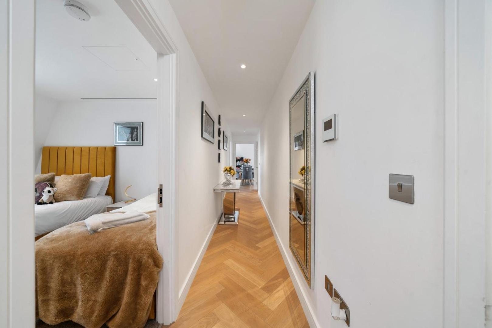 Elegant 3-bedroom Penthouse In Marble Arch 70 London
