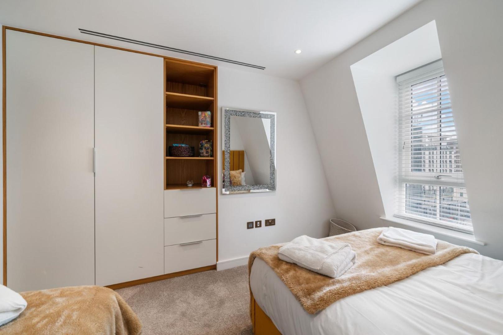 Elegant 3-bedroom Penthouse In Marble Arch 70 Apartment *