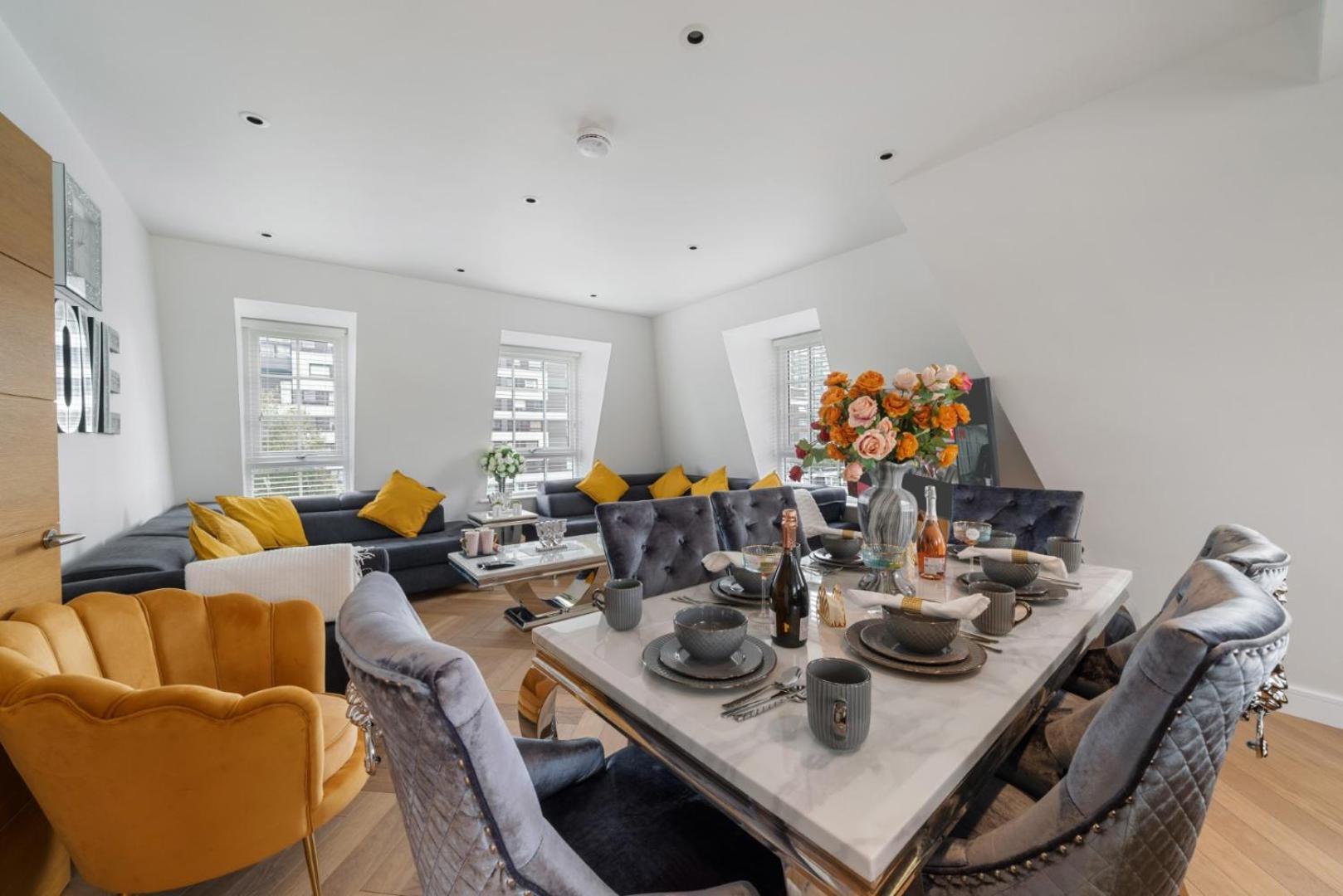 Elegant 3-bedroom Penthouse In Marble Arch 70 Apartment *