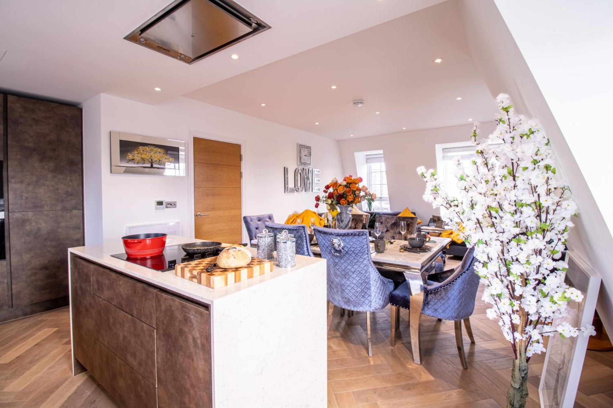 Elegant 3-bedroom Penthouse In Marble Arch 70 *