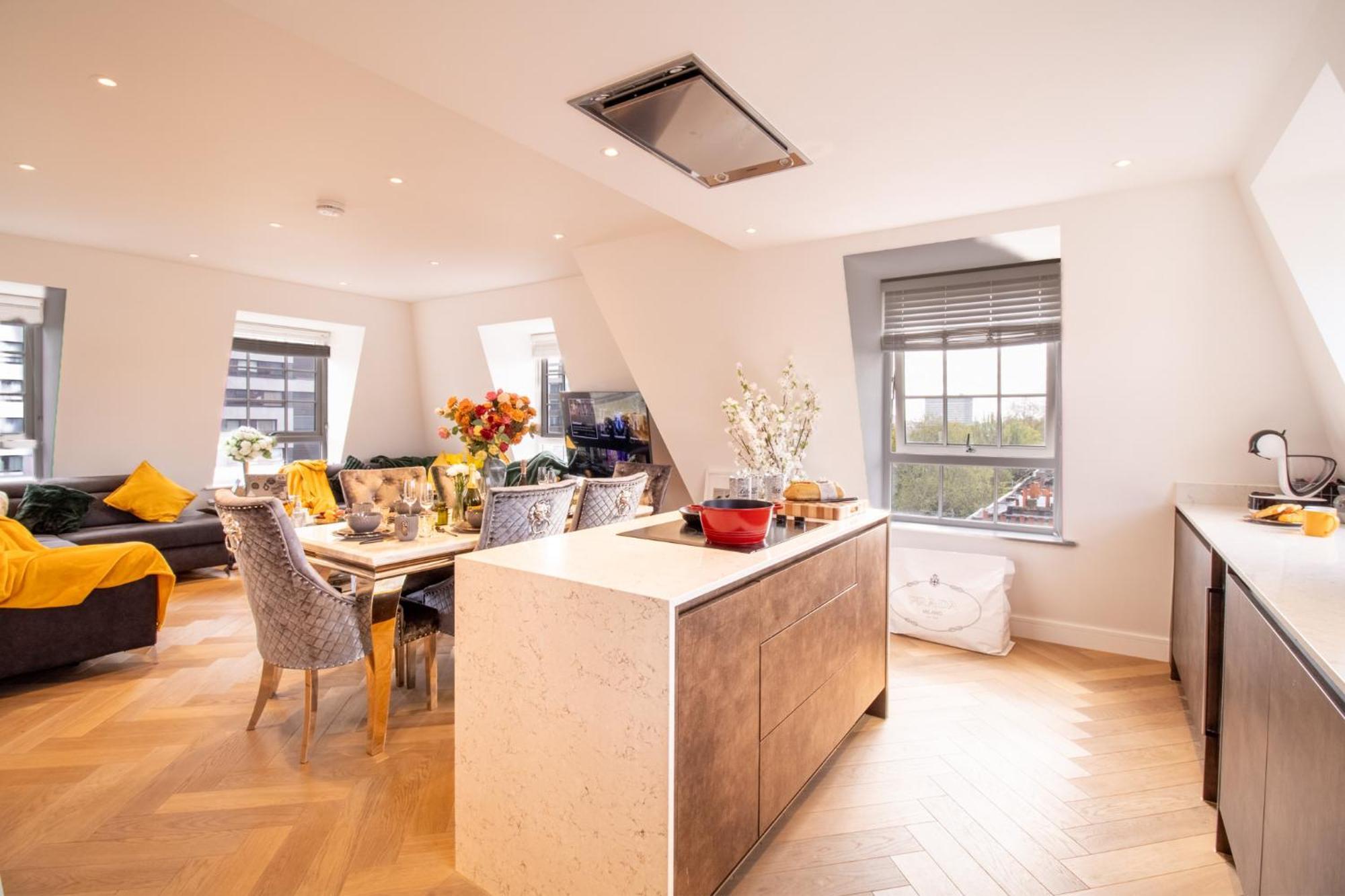 Elegant 3-bedroom Penthouse In Marble Arch 70 London