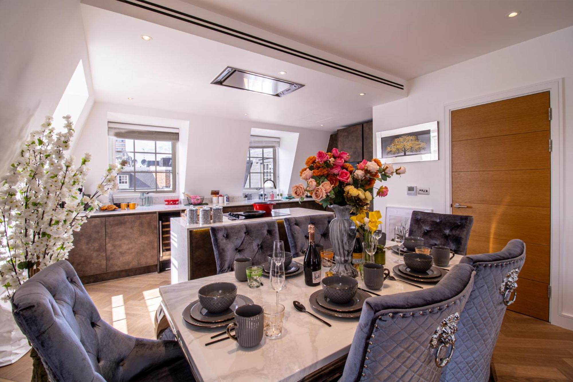 Elegant 3-bedroom Penthouse In Marble Arch 70 Apartment *