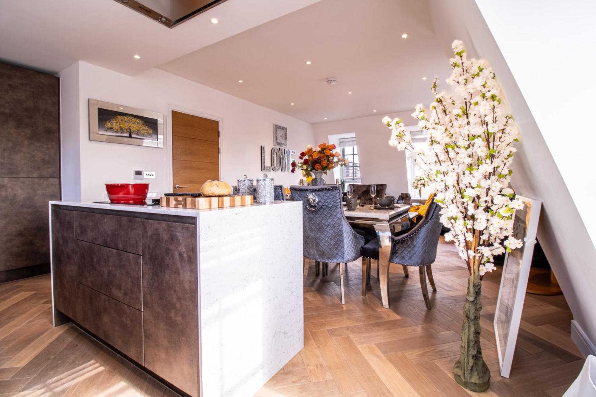 Elegant 3-bedroom Penthouse In Marble Arch 70 *